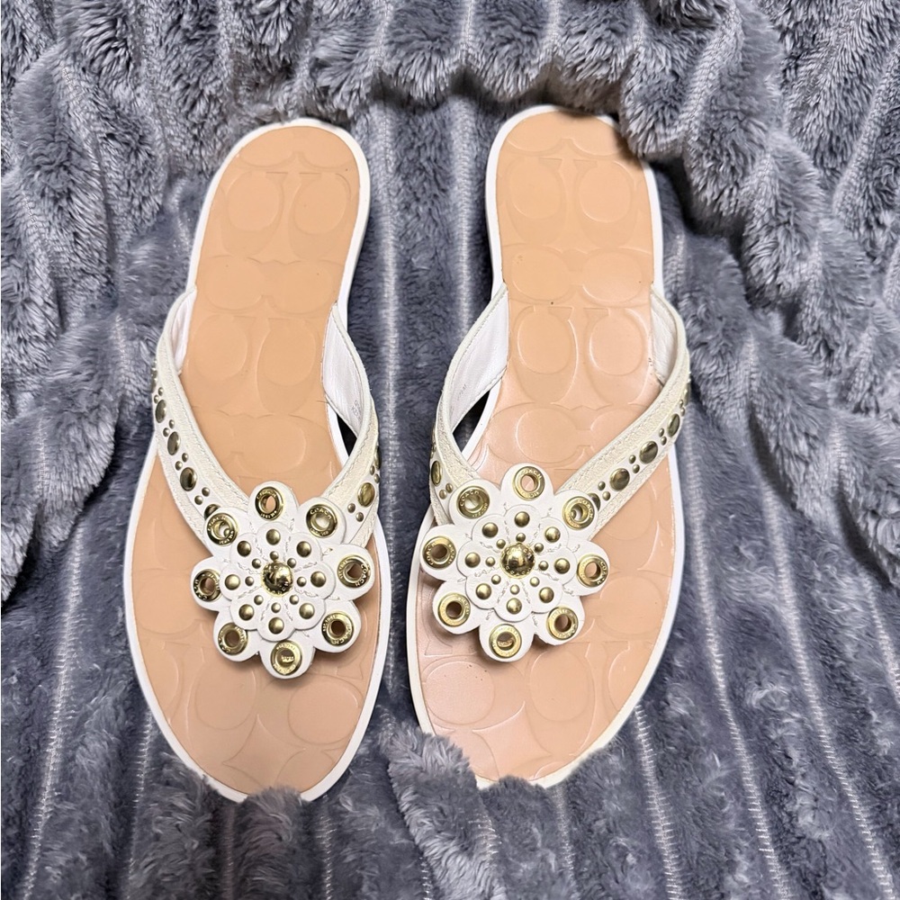 NWOT Coach Leather Floral Studded Women's Flip Flop Sandals